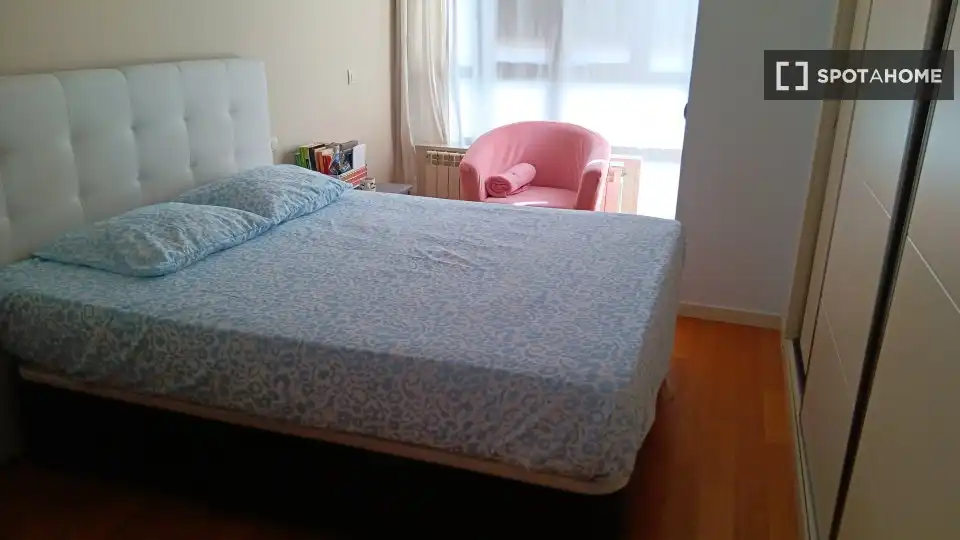 Bedroom of Flat for share in Madrid  with Air Conditioner, Terrace and Furnished