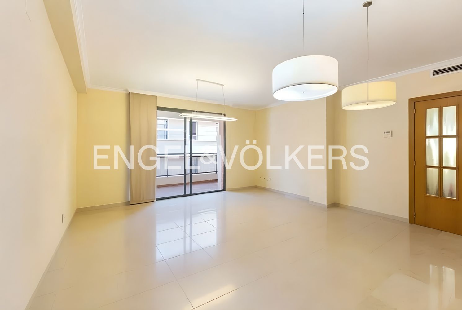 Living room of Apartment to rent in  Valencia Capital  with Air Conditioner, Heating and Balcony
