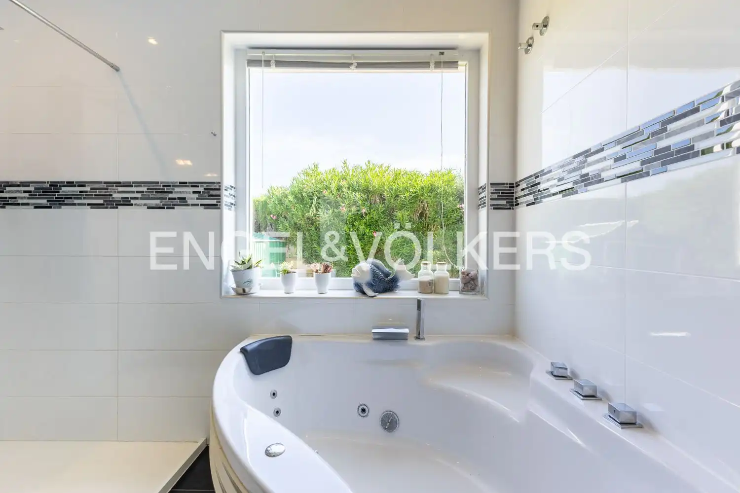 Bathroom of Houses for sale in Dénia  with Air Conditioner, Heating and Private garden