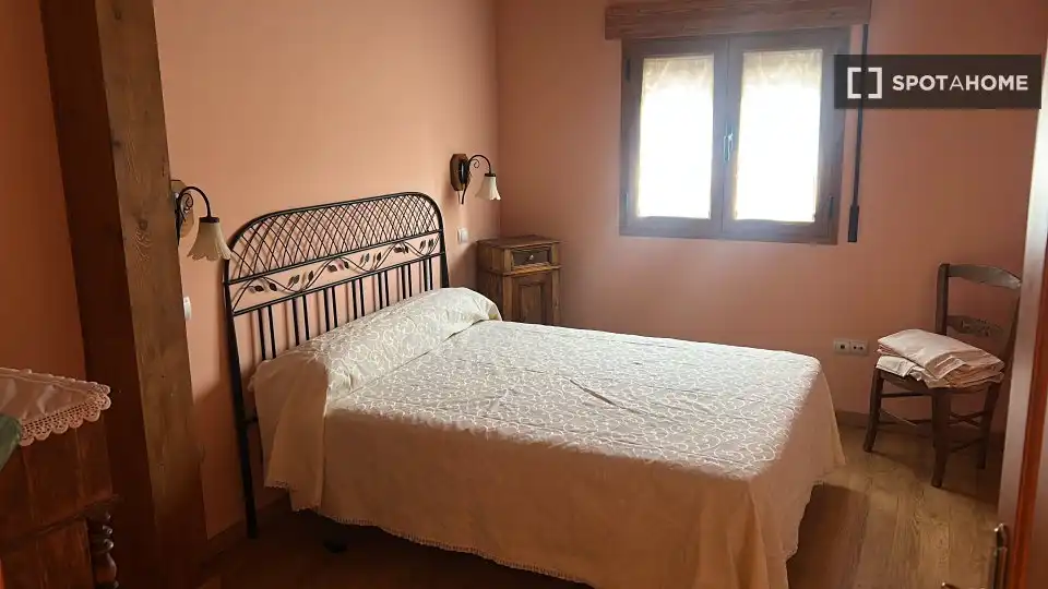 Schlafzimmer von Wohnung zur Miete in Nieva mit Klimaanlage, Heizung und Möbliert