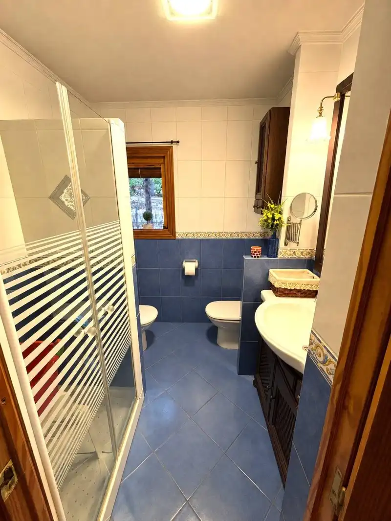 Bathroom of Houses for sale in Miraflores de la Sierra  with Air Conditioner, Heating and Terrace