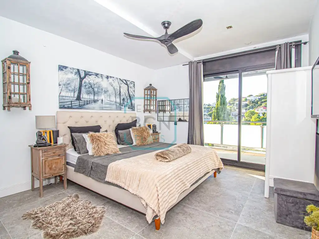 Schlafzimmer von Haus oder Chalet zum Verkauf in Calafell mit Klimaanlage, Schwimmbad und Balkon