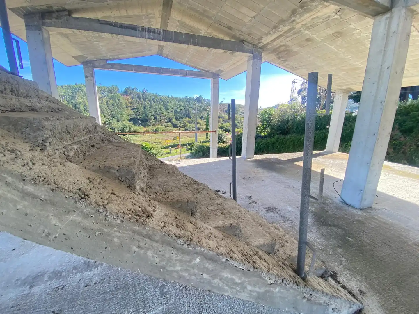 Aparcament de Casa o xalet en venda en Arteixo amb Jardí privat i Traster