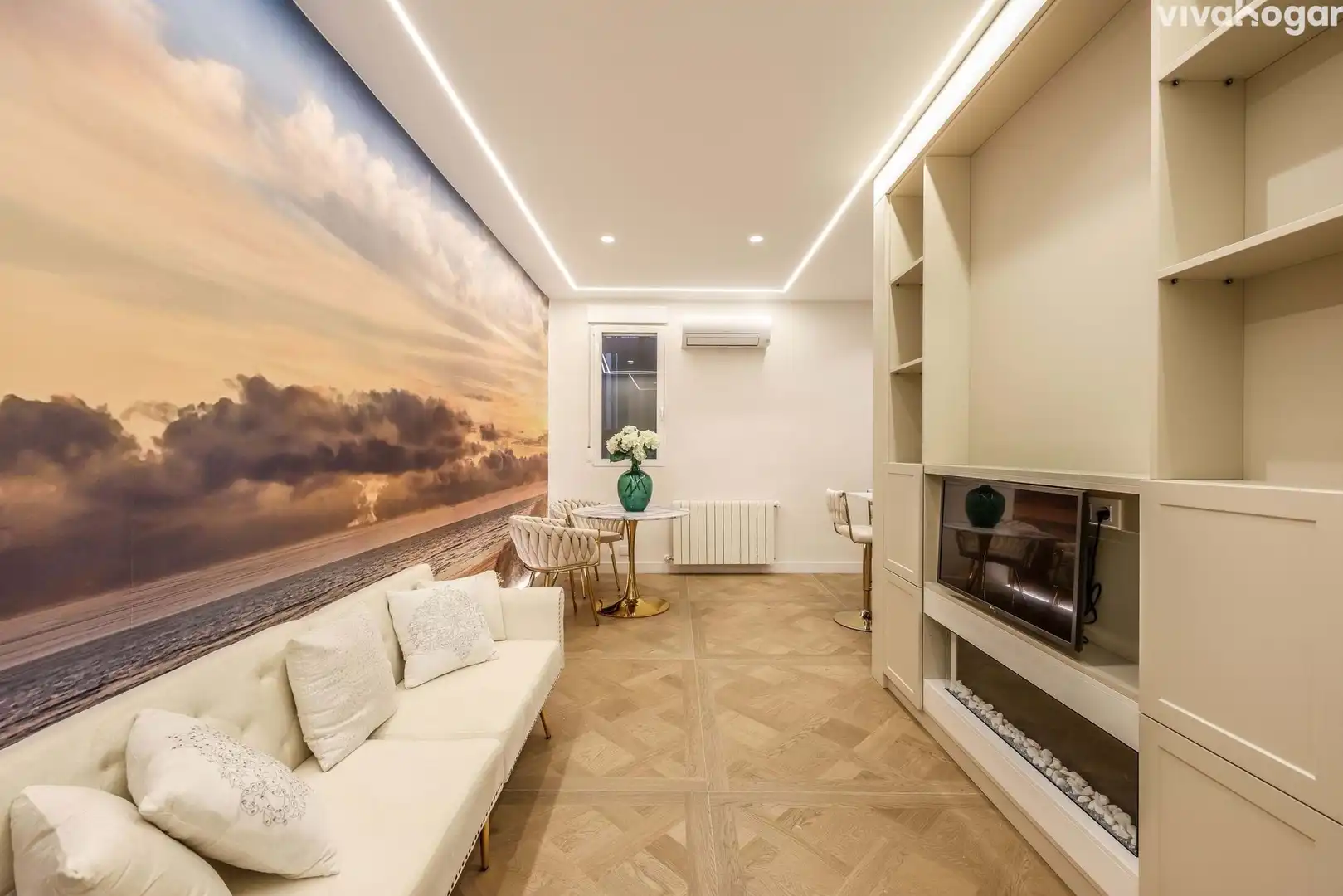 Living room of Flat for sale in Madrid  with Air Conditioner, Heating and Furnished