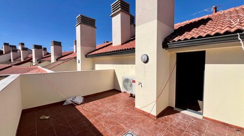 PISO DUPLEX DE 3 DORMITORIOS  1 BAÑO  TERRAZA  PLAZA DE PARKING  TRASTERO  PISCINA, imagen 2