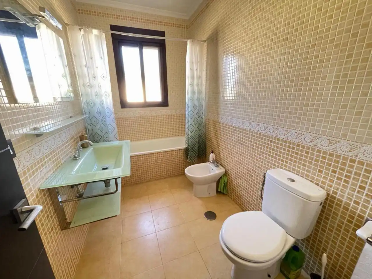 Bany de Casa o xalet en venda en Chiclana de la Frontera amb Aire condicionat, Calefacció i Jardí privat