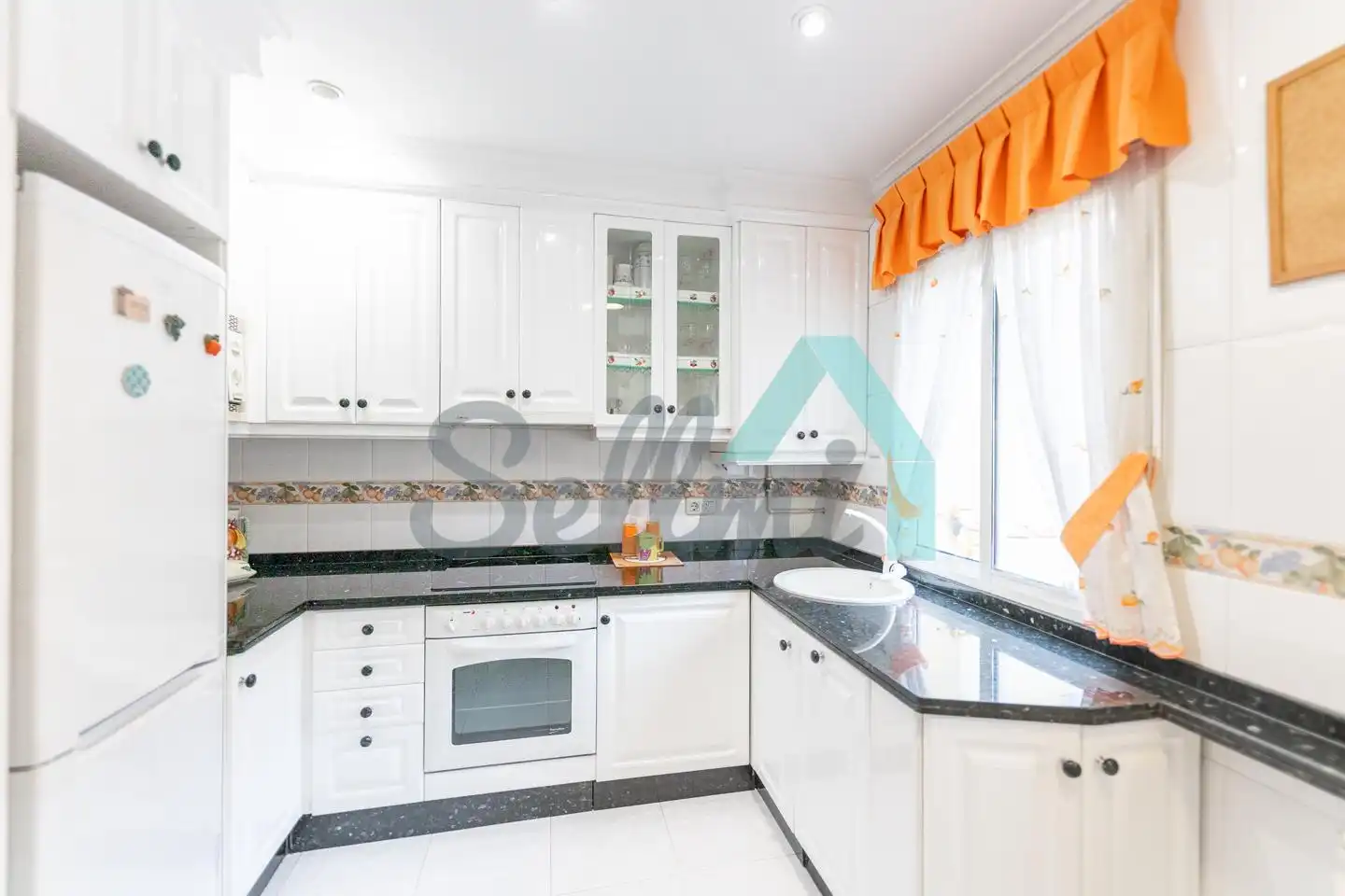 Cocina de Piso de alquiler en Oviedo  con Calefacción, Terraza y Amueblado