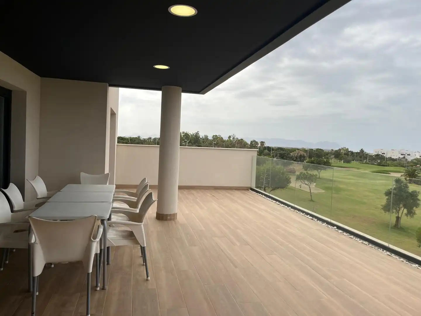 Terrassa de Àtic de lloguer en Almería amb Aire condicionat, Calefacció i Jardí privat