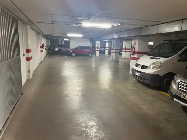 Garaje de alquiler en Calle Pablo Rada, Centro