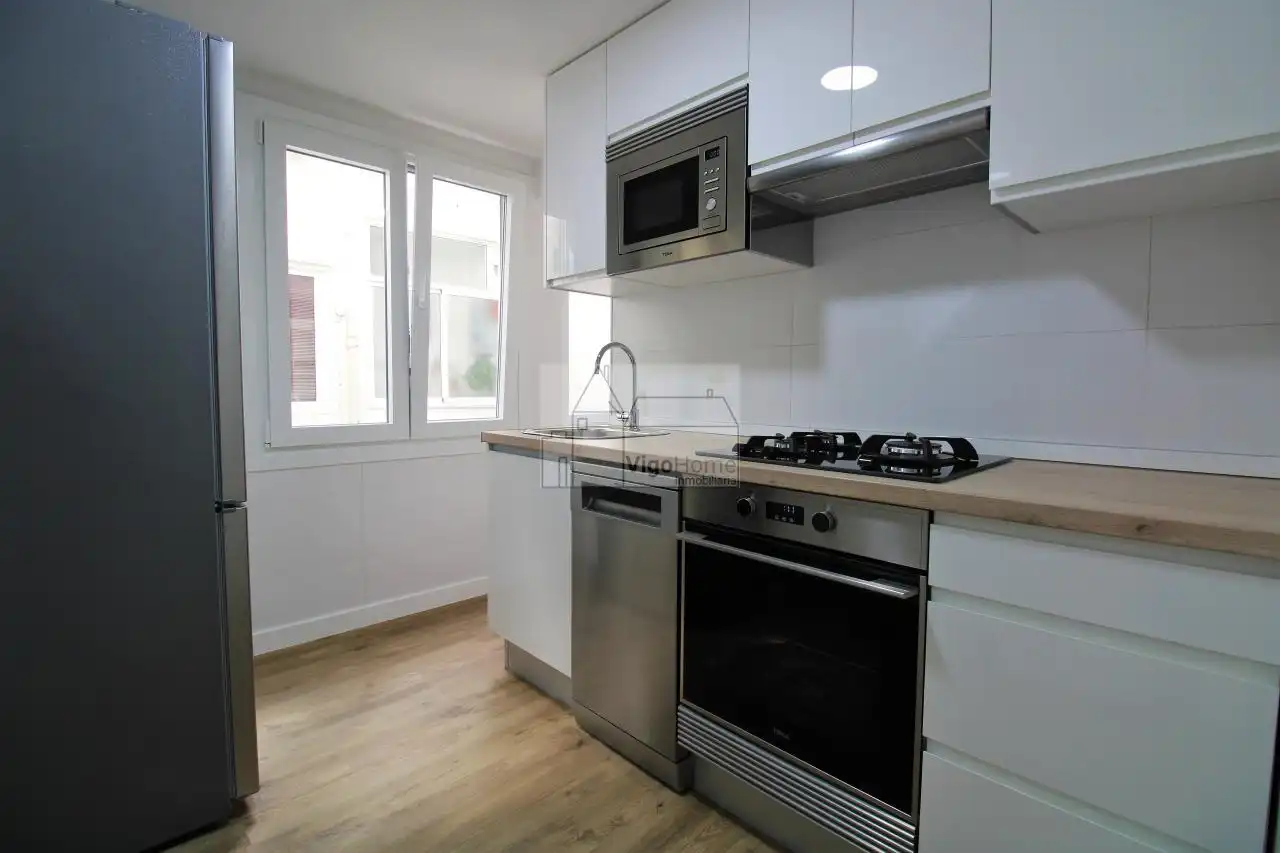 Küche von Wohnung zur Miete in Vigo  mit Heizung, Terrasse und Möbliert