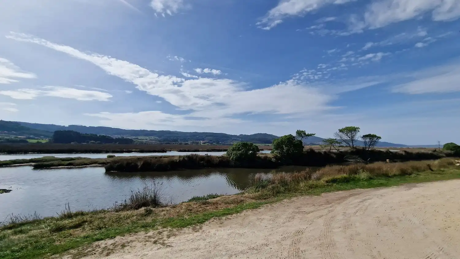 Vista exterior de Casa o xalet en venda en Carballo amb Jardí privat, Terrassa i Traster
