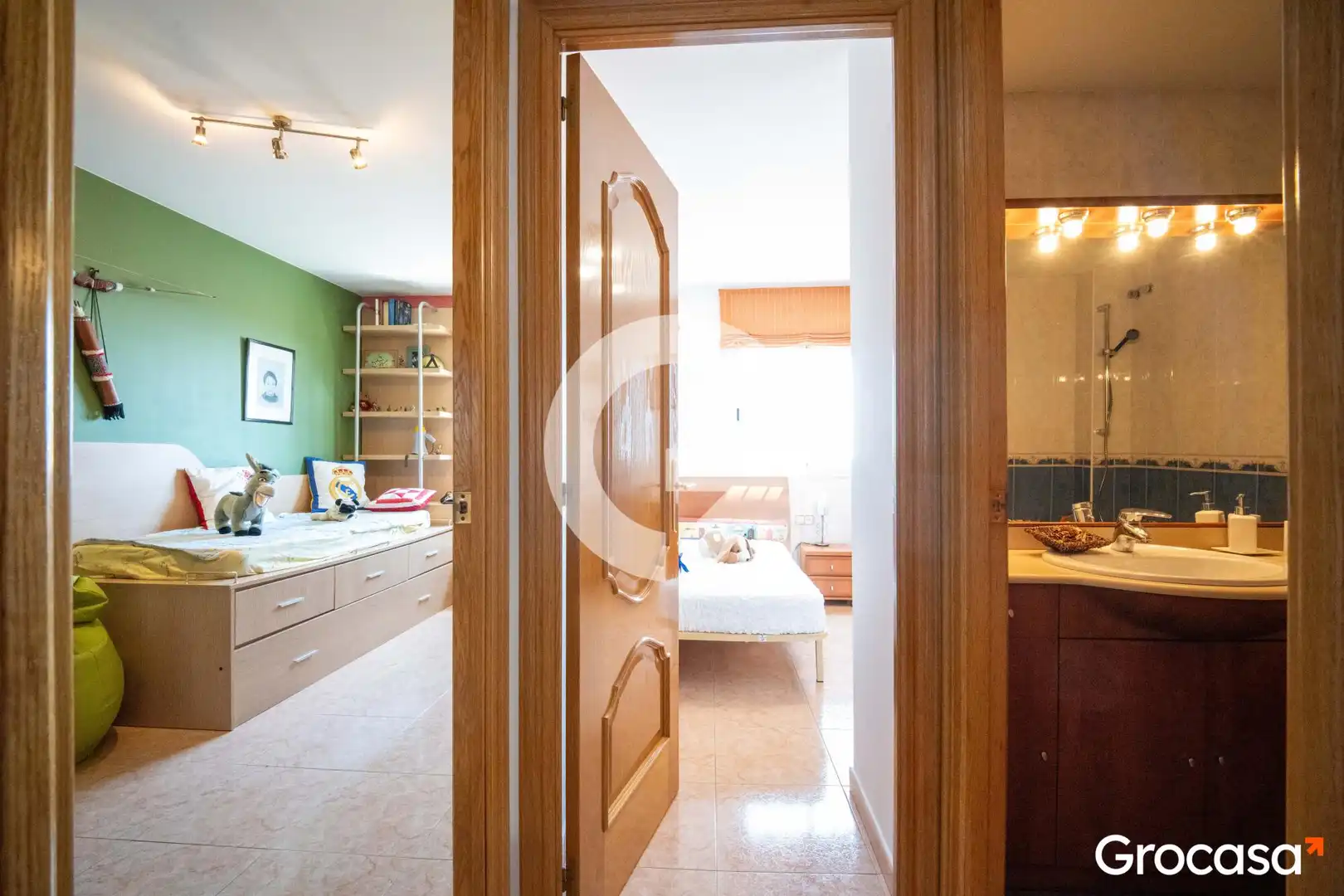 Habitación de Casa adosada en venta en Mataró con Aire acondicionado, Calefacción y Jardín privado