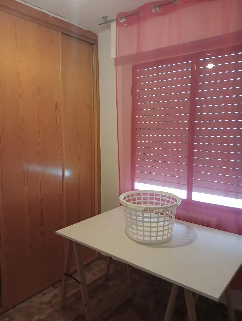 Habitación de Piso de alquiler en Jaén con Aire acondicionado, Calefacción y Amueblado