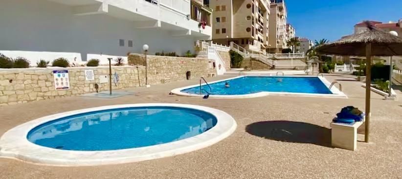 Piscina de Apartament de lloguer en Elche / Elx amb Aire condicionat, Terrassa i Piscina comunitària