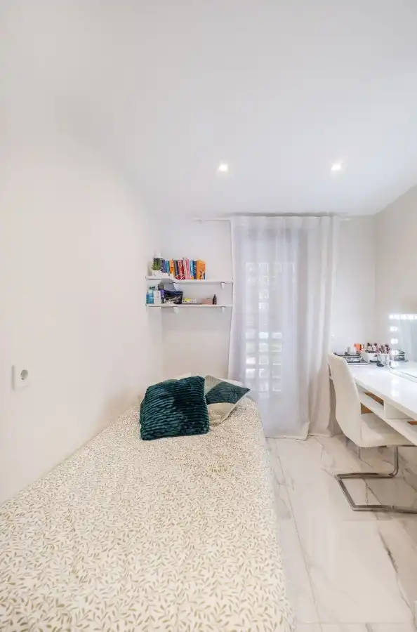 Schlafzimmer von Wohnung zum Verkauf in Marbella mit Klimaanlage, Heizung und Privatgarten
