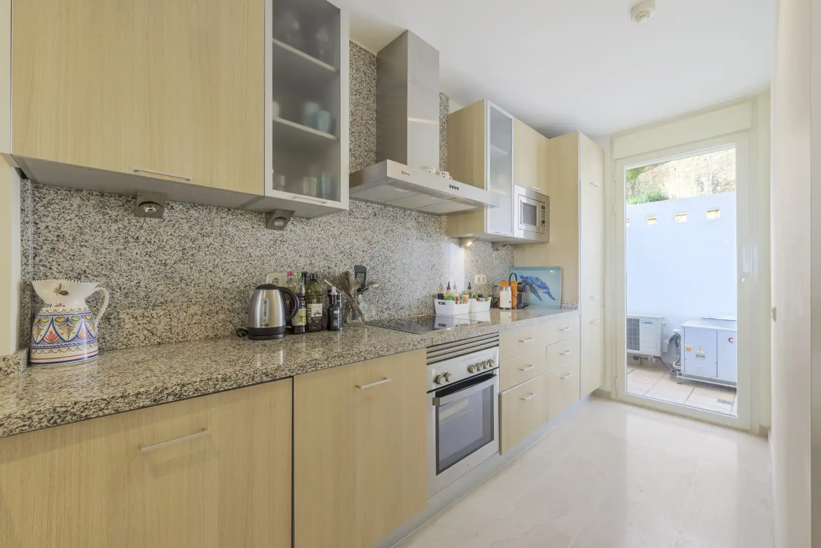 Küche von Einfamilien-Reihenhaus zum Verkauf in Mijas mit Klimaanlage, Privatgarten und Terrasse