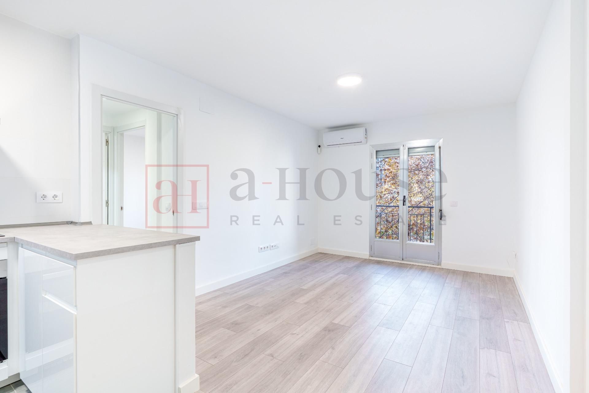 Vista exterior de Pis en venda en  Madrid Capital amb Aire condicionat, Terrassa i Alarma