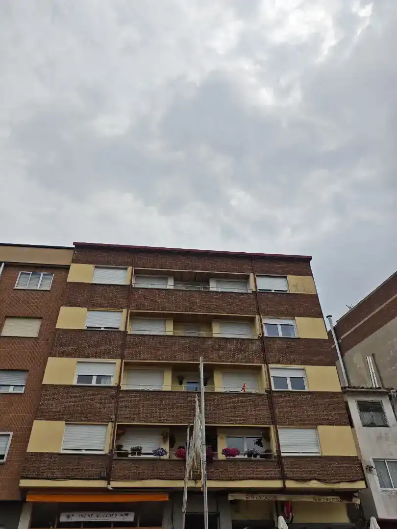 Vista exterior de Apartament en venda en Guardo amb Parquet i Traster