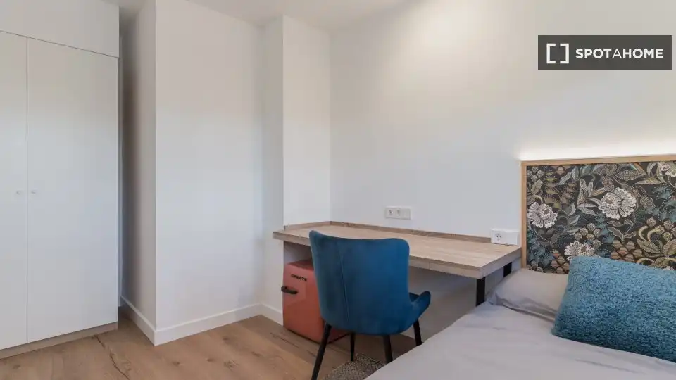 Schlafzimmer von Wohnung zur Miete in Madrid mit Klimaanlage, Heizung und Möbliert