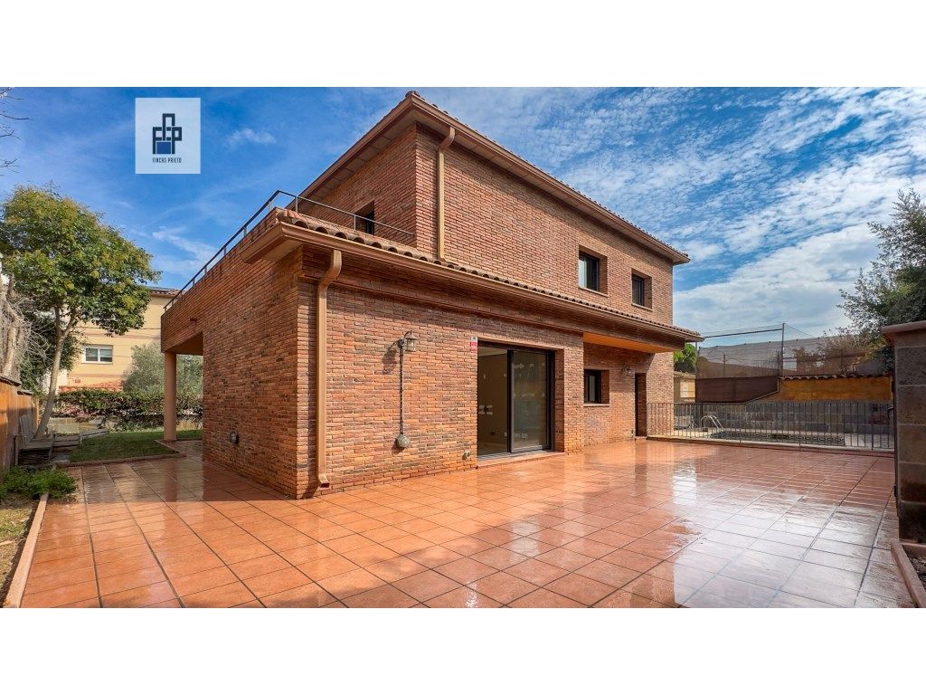 Exterior view of House or chalet for sale in Sant Boi de Llobregat  with Private garden, Terrace and Swimming Pool