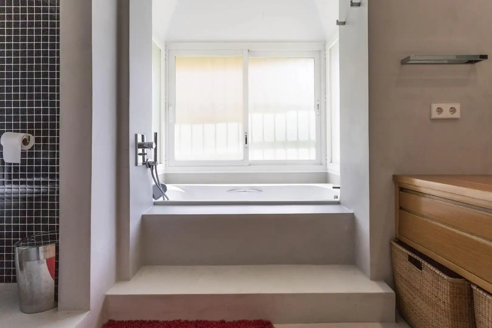 Badezimmer von Erdgeschoss zur Miete in Marbella mit Klimaanlage, Heizung und Terrasse