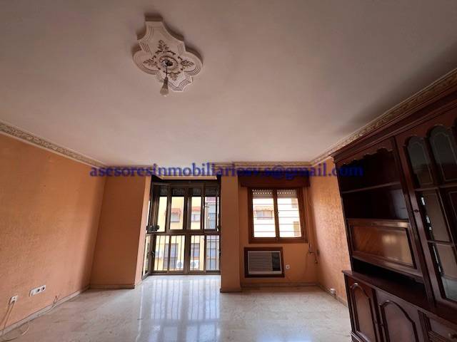 Piso en Venta en Calle Virgen de la Encarnación en La Calzada - La Florida