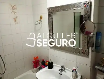 Bathroom of Flat for rent in Miranda de Ebro  with Heating and Furnished