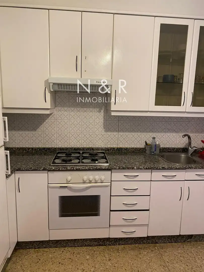 Cocina de Piso en venta en Santiago de Compostela  con Calefacción y Amueblado