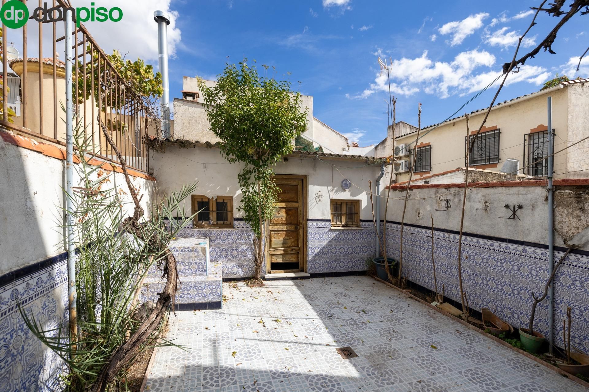 Exterior view of Single-family semi-detached for sale in  Granada Capital  with Balcony