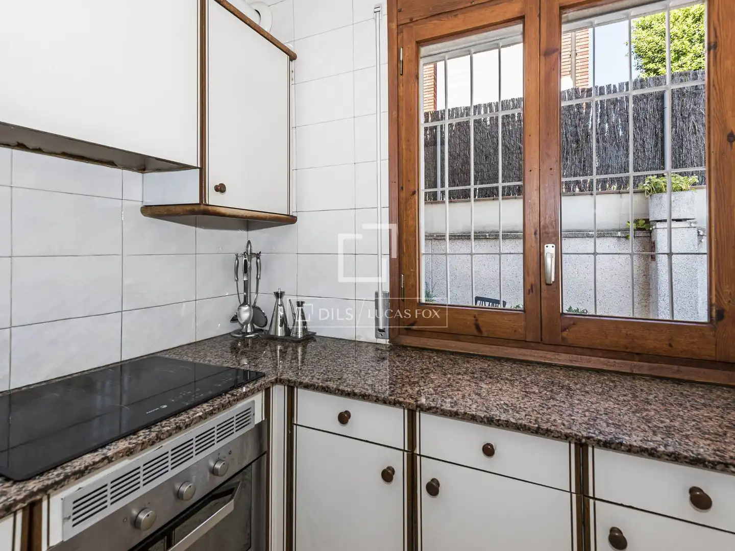 Cuina de Casa o xalet en venda en Sant Cugat del Vallès amb Aire condicionat, Calefacció i Jardí privat