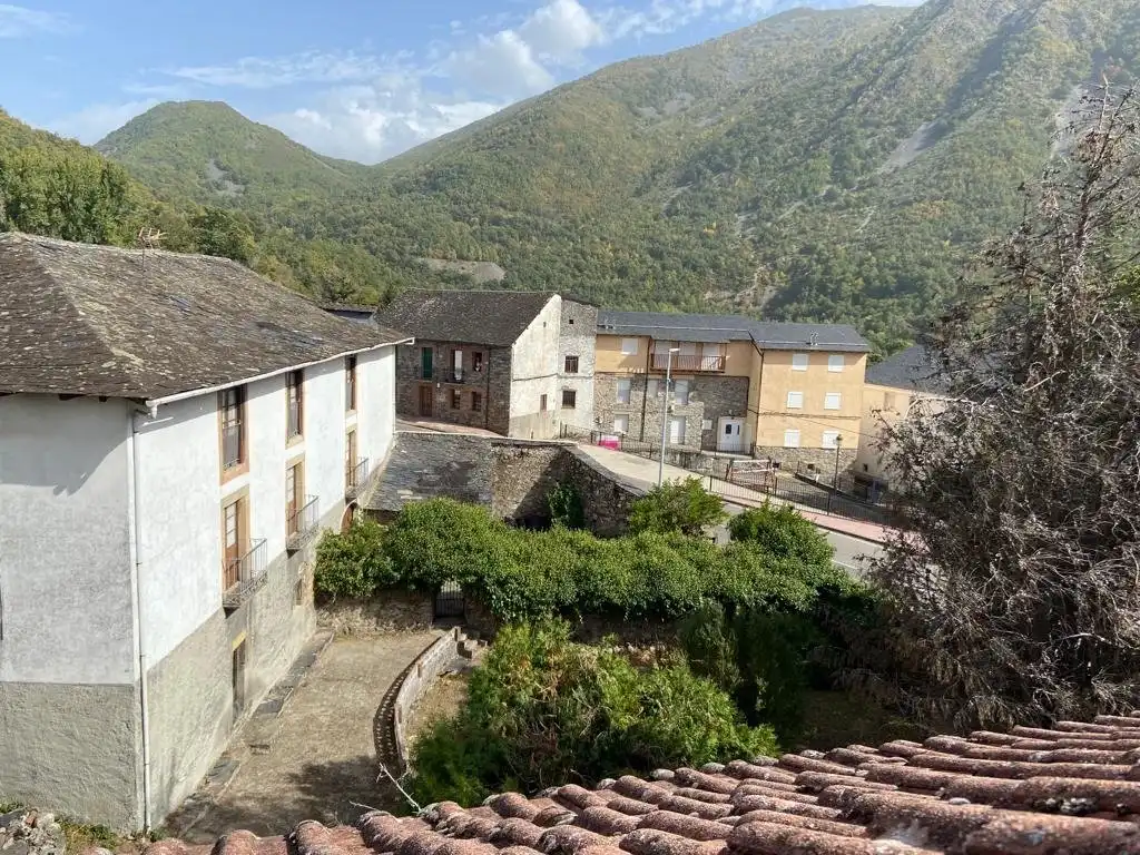 Vista exterior de Finca rústica en venta en Palacios del Sil con Calefacción, Terraza y Balcón