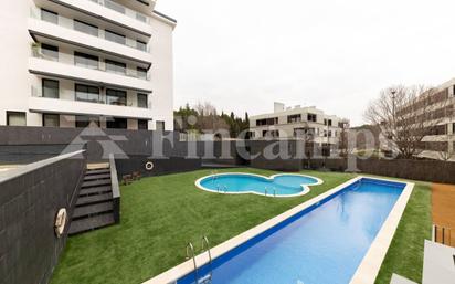 Swimming pool of Flat for sale in Sant Cugat del Vallès  with Air Conditioner, Terrace and Swimming Pool