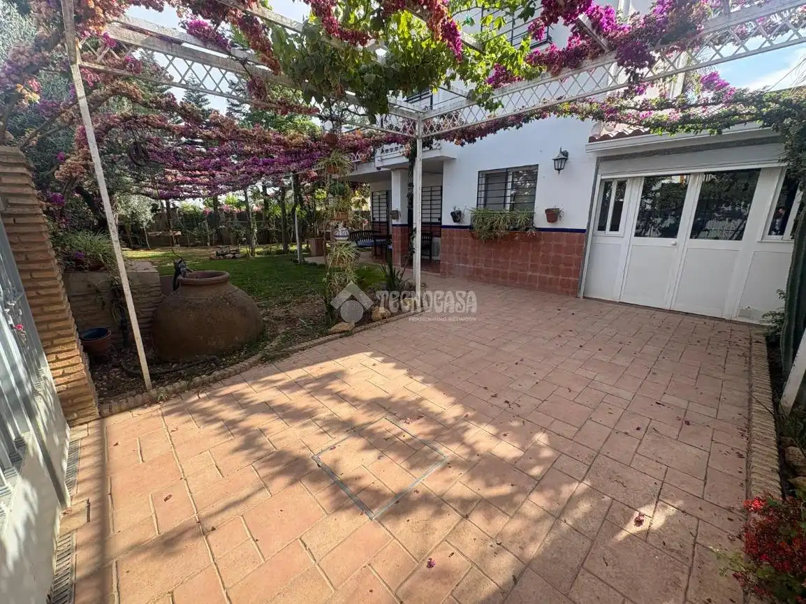 Jardí de Casa adosada en venda en Espartinas amb Aire condicionat, Jardí privat i Terrassa