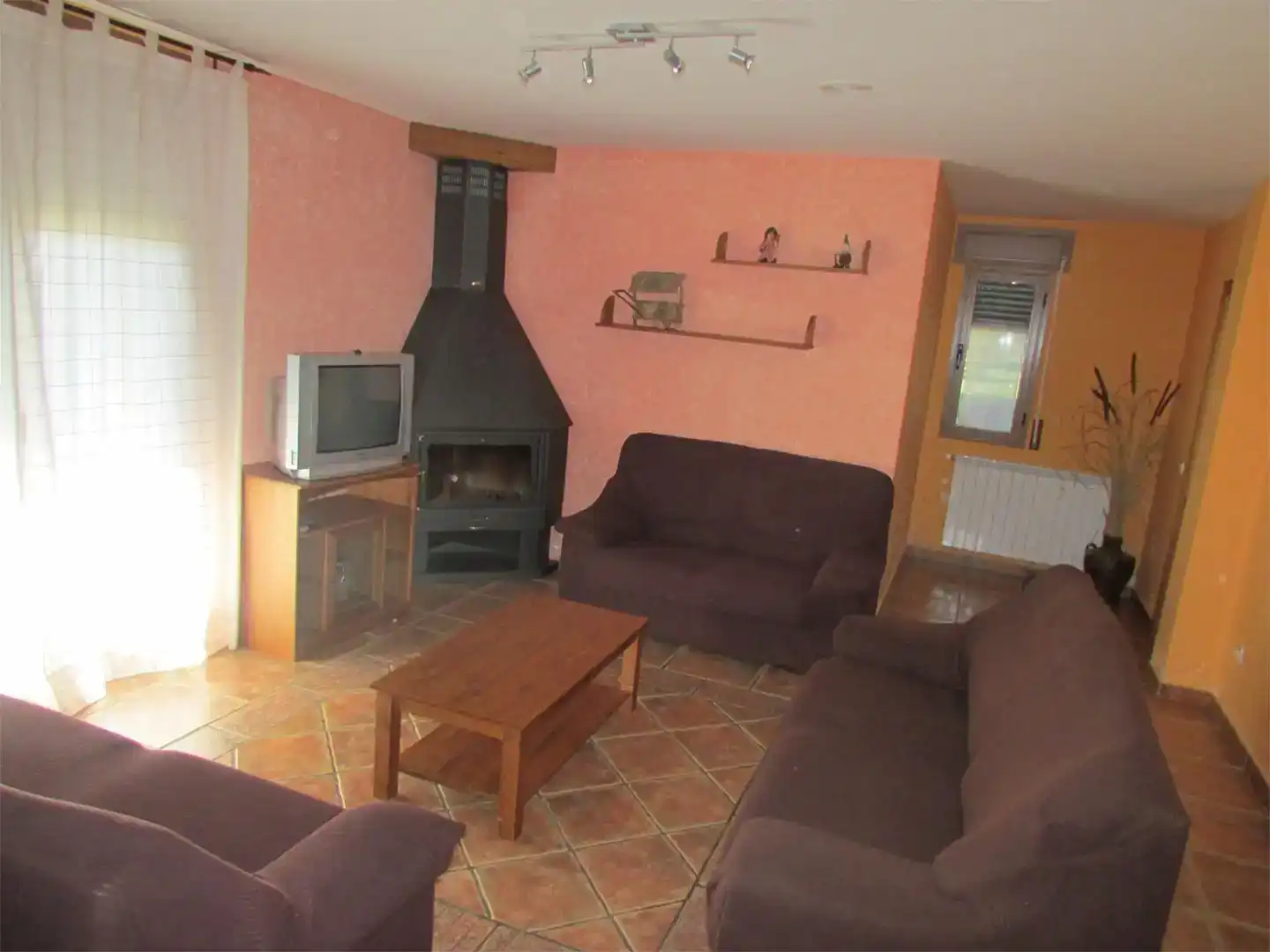 Sala d'estar de Casa o xalet de lloguer en Jaca amb Jardí privat, Parquet i Moblat
