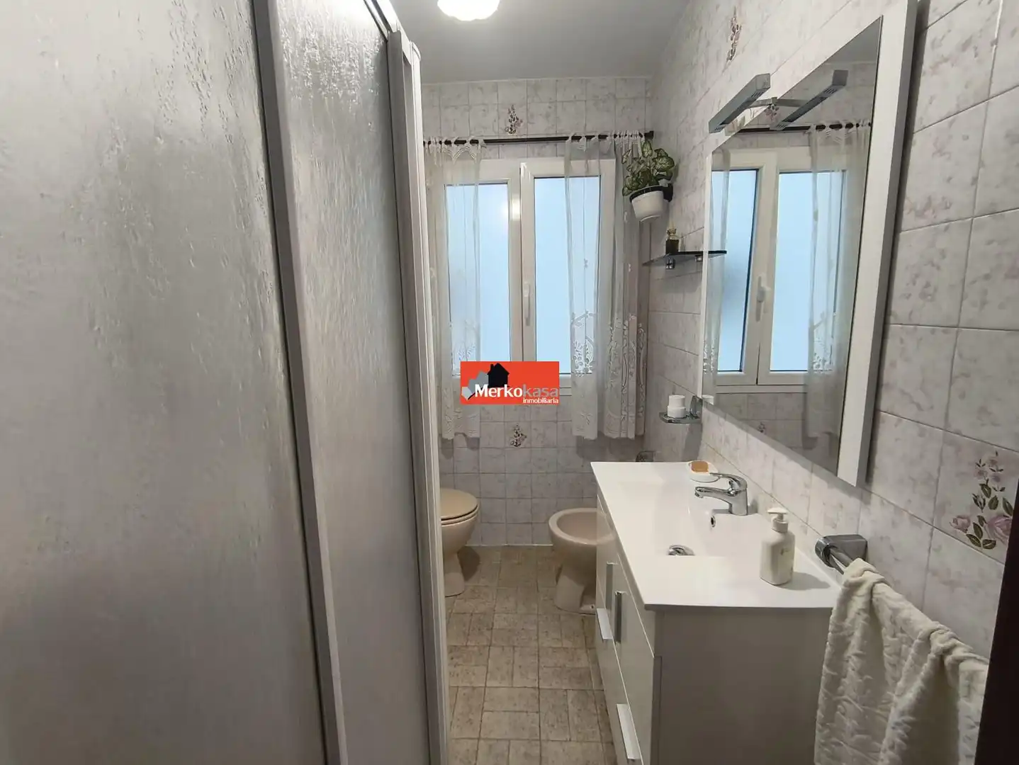 Baño de Piso en venta en Lugo con Calefacción, Amueblado y Balcón