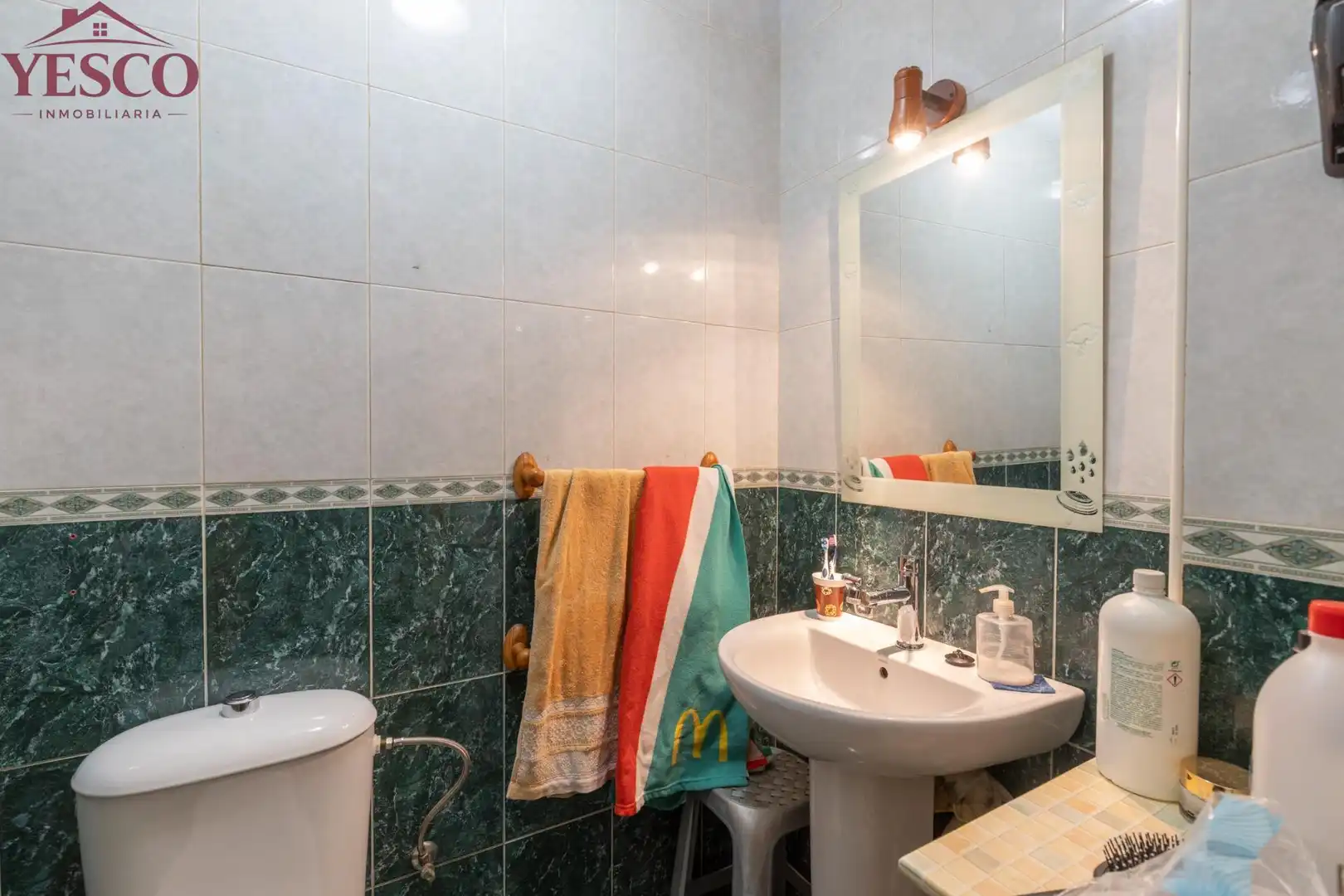 Baño de Casa adosada en venta en Güevéjar con Calefacción, Terraza y Balcón