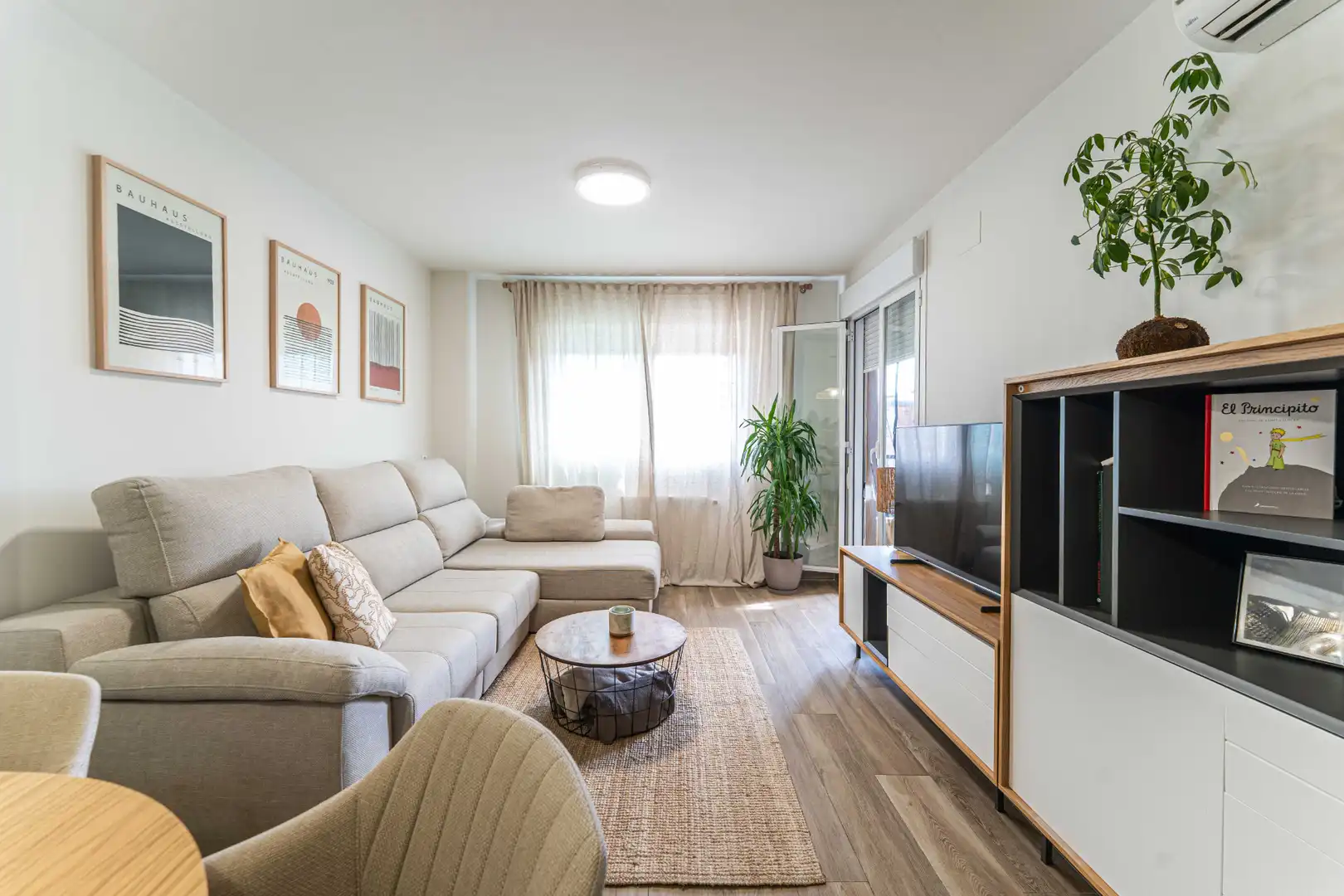 Sala de estar de Dúplex en venta en Arroyomolinos (Madrid) con Aire acondicionado, Calefacción y Terraza