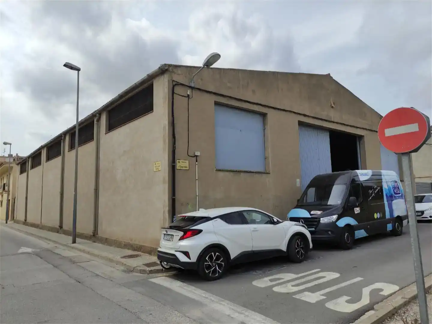 Parkplatz von Fabrikhallen zur Miete in Torroella de Montgrí
