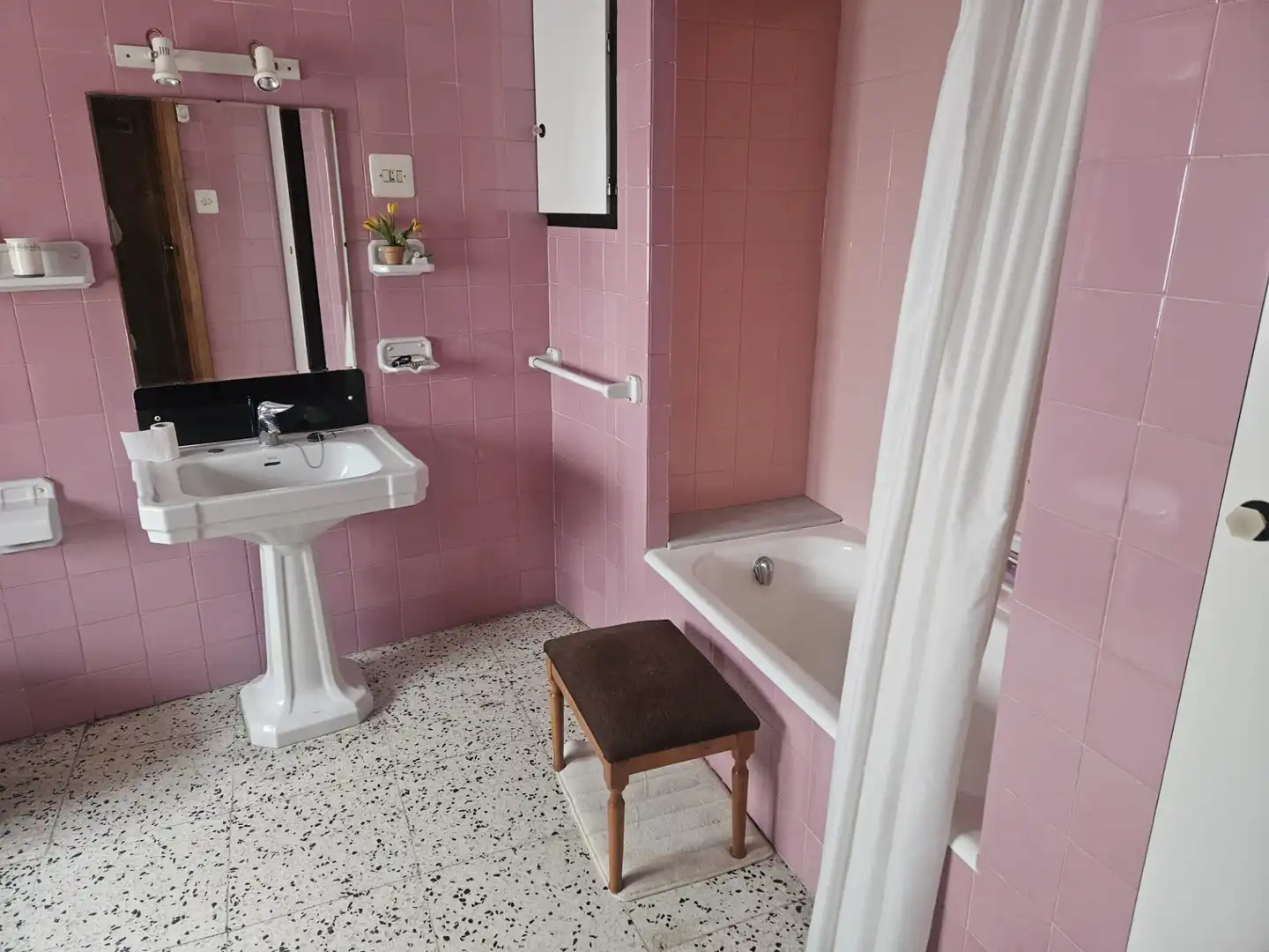 Bathroom of Houses for sale in Oliva  with Air Conditioner, Heating and Storage room