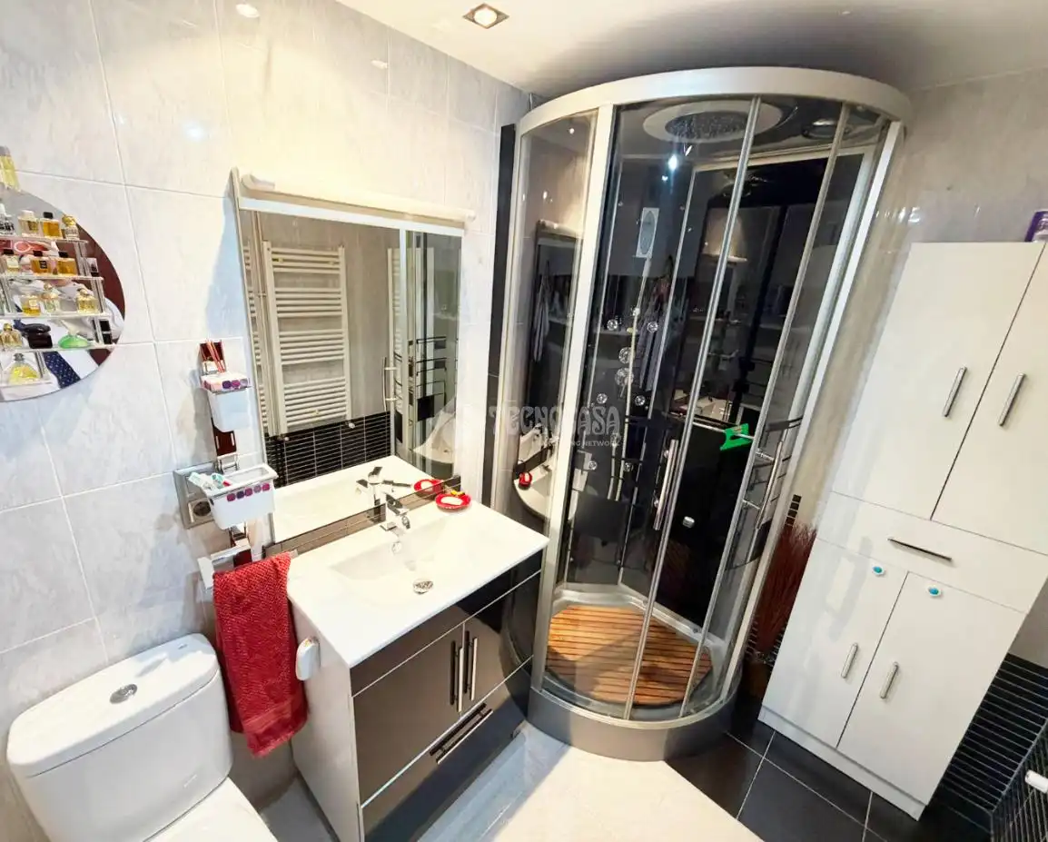 Bathroom of Detached homes for sale in Zaragoza  with Heating and Community pool