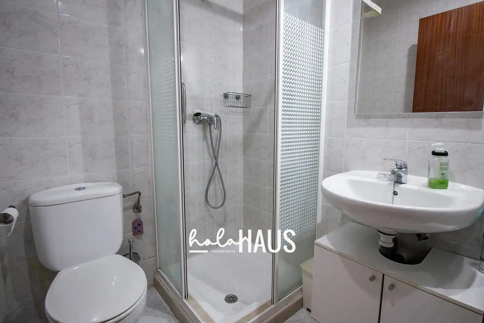 Bathroom of Flat for sale in Madrid  with Air Conditioner, Heating and Storage room