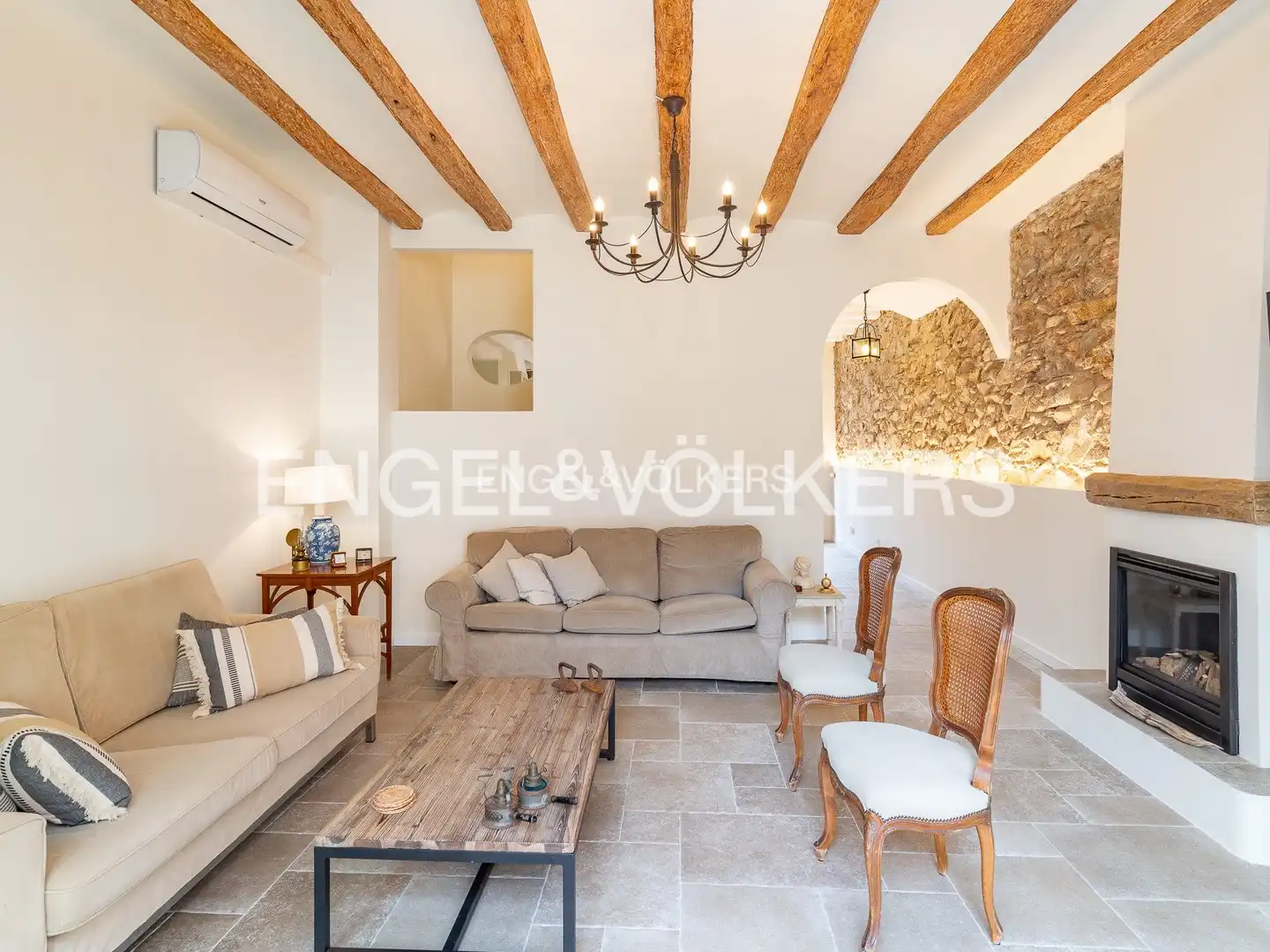 Sala de estar de Casa adosada de alquiler en Alella con Aire acondicionado, Calefacción y Jardín privado