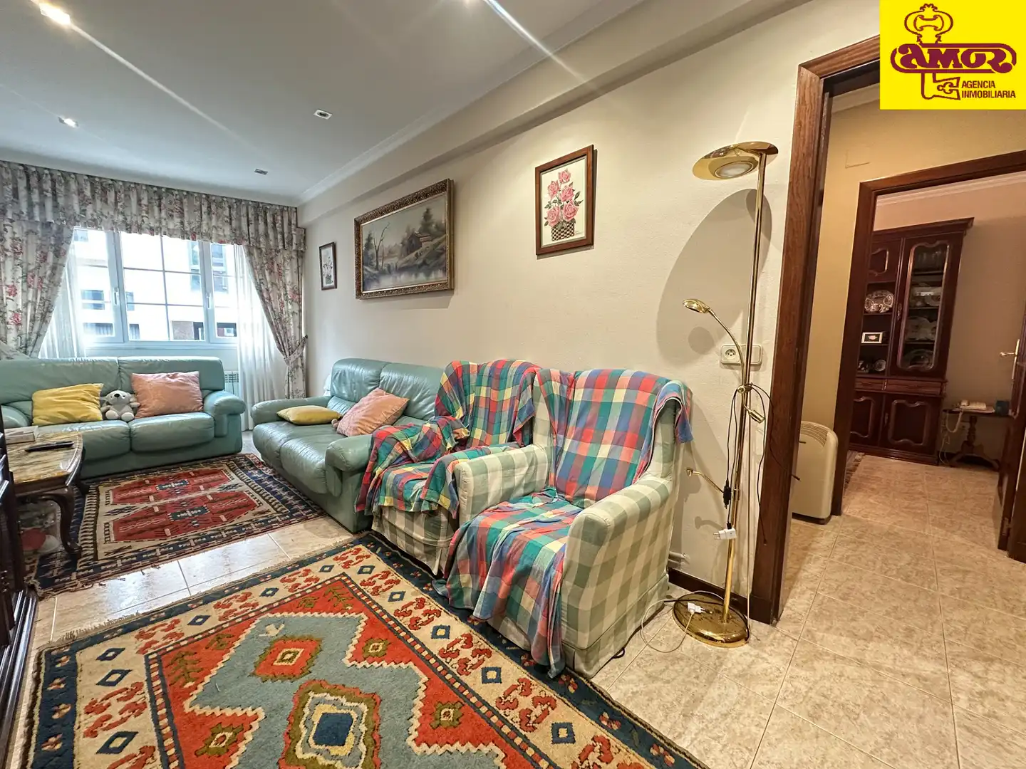 Sala d'estar de Casa o xalet en venda en Santiago de Compostela  amb Calefacció, Jardí privat i Terrassa