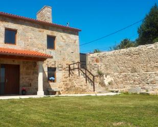 Vista exterior de Casa o xalet de lloguer en Vedra amb Es permeten mascotes