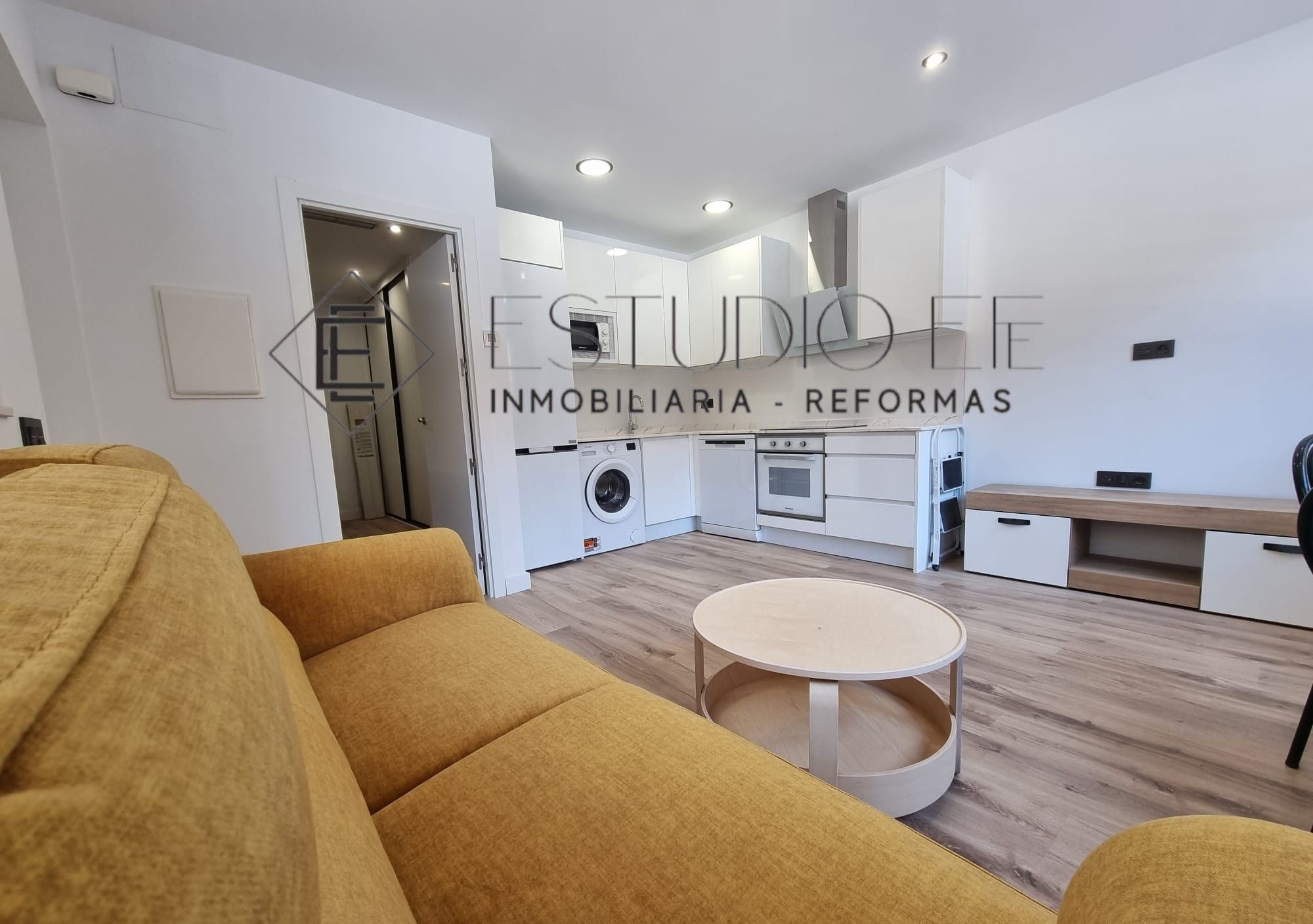 Dormitori de Apartament de lloguer en Salamanca Capital amb Calefacció i Moblat