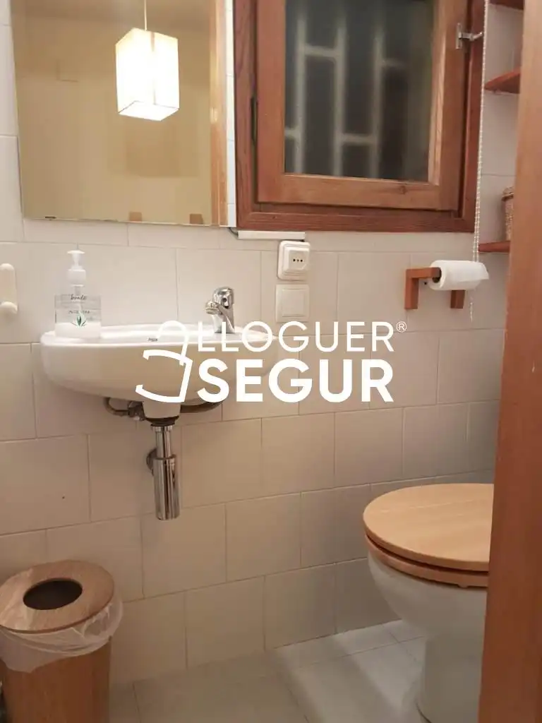 Bany de Àtic de lloguer en Barcelona amb Aire condicionat i Moblat