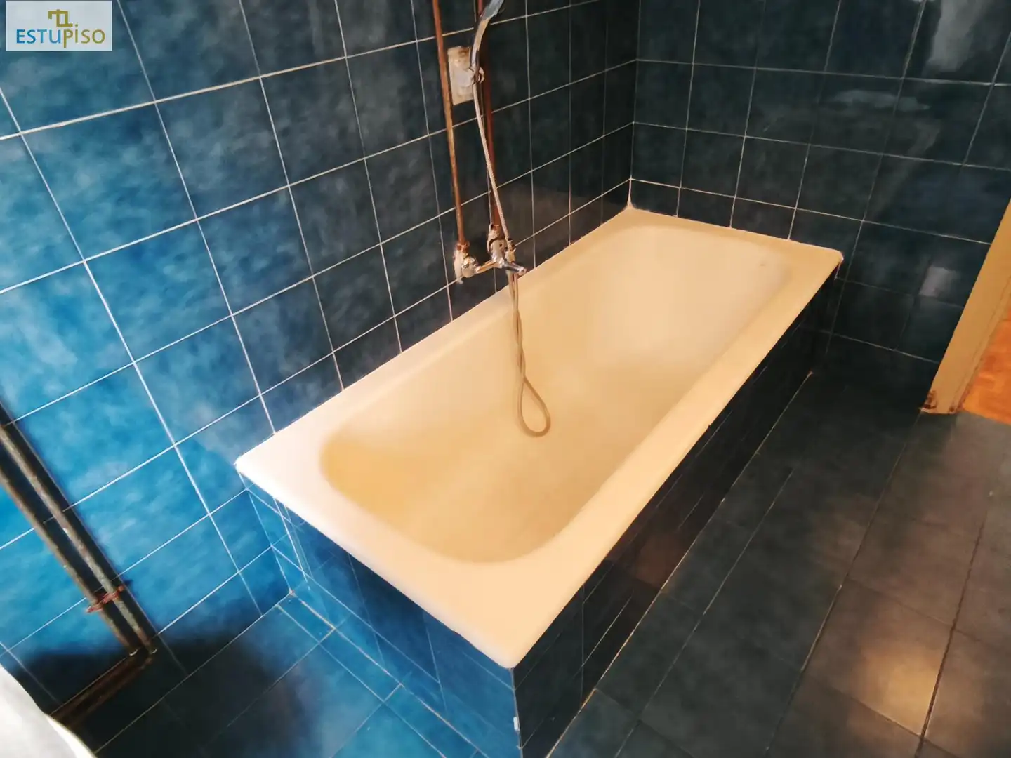 Bany de Pis en venda en Vitoria - Gasteiz amb Calefacció, Parquet i Terrassa