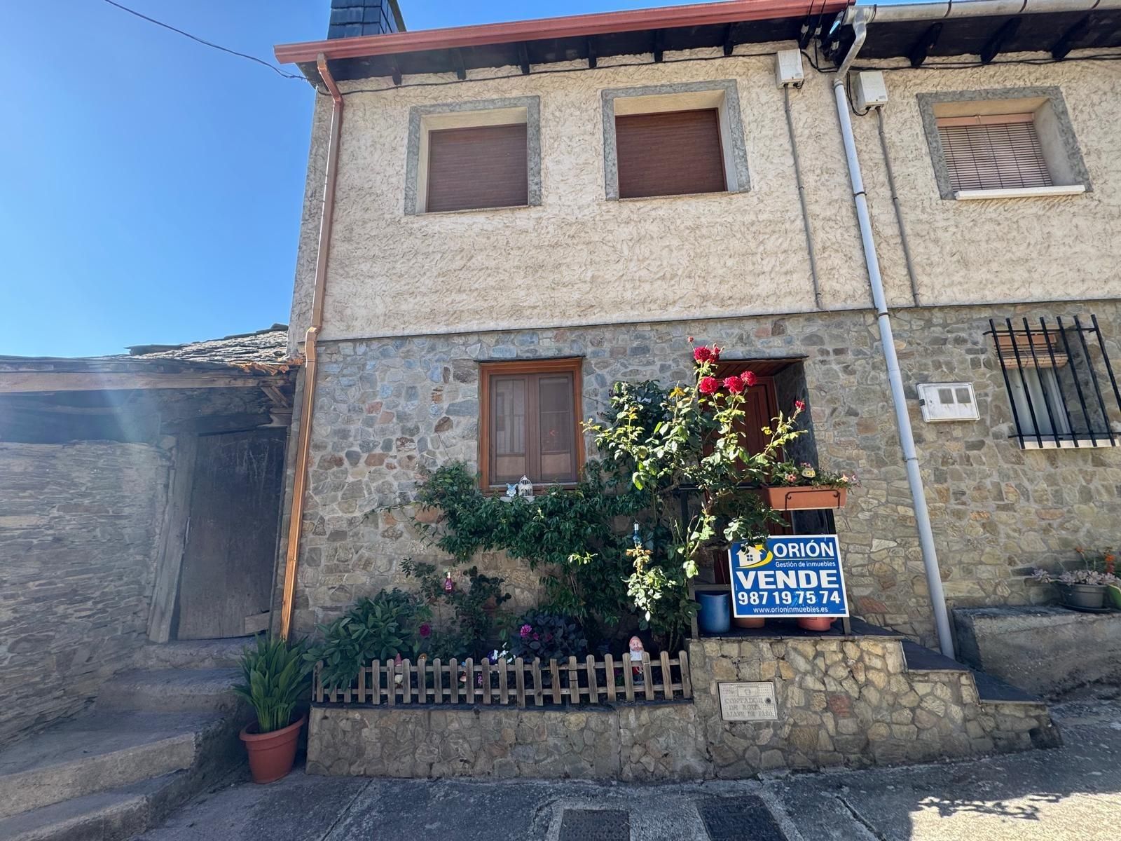 Exterior view of House or chalet for sale in Ponferrada