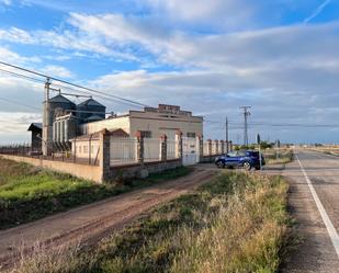 Vista exterior de Nau industrial en venda en Villafranca de los Caballeros