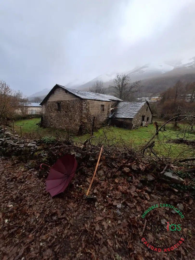 Vista exterior de Casa o xalet en venda en Degaña